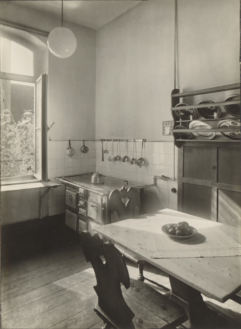Sander's studio/home, Cologne: Kitchen (corner of hearth) (Sander's Studio/Wohnung, Köln: Küche (Herdecke))