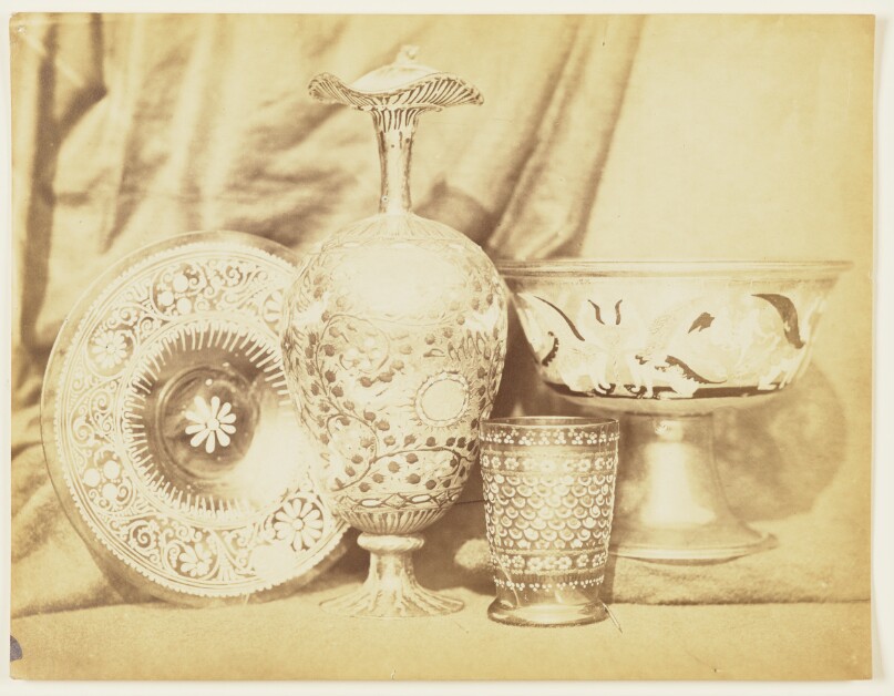 [Dishes with enamel patterns]