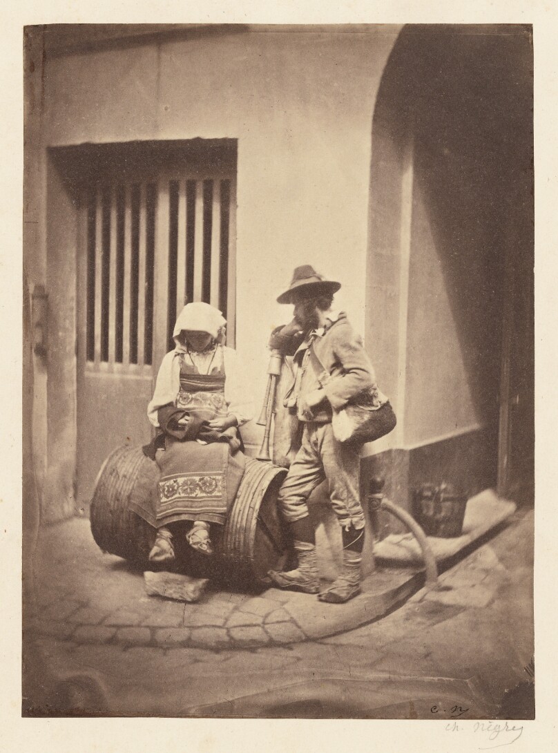 [Italian Street Musicians at Entrance to 21, Quai de Bourbon]