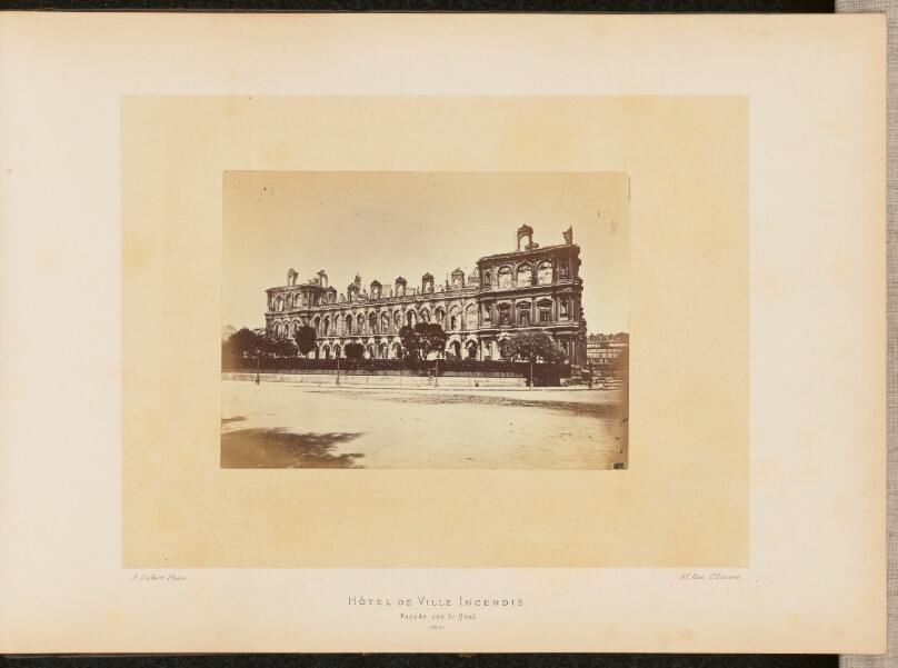 Hôtel de Ville incendié. Façade sur le Quai.