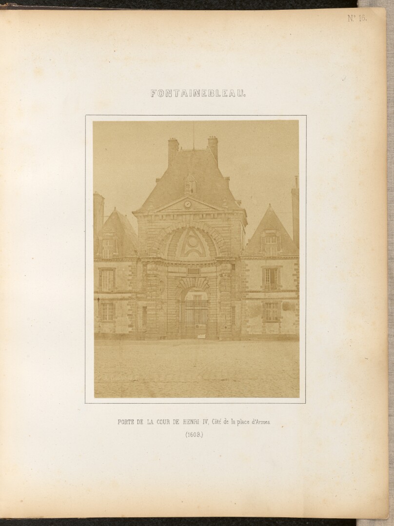 Porte de la Cour de Henri IV, coté de la place d'Armes