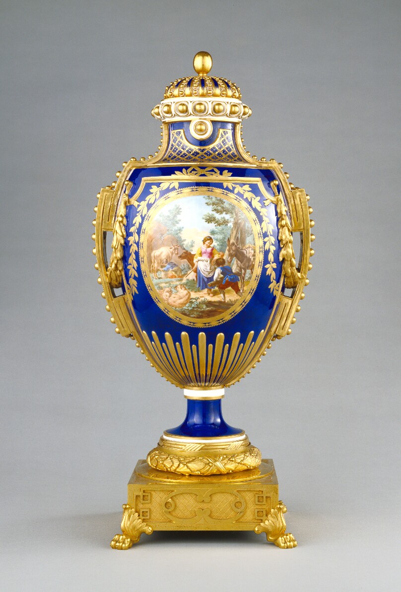 Lidded vase (vàse a panneaux)