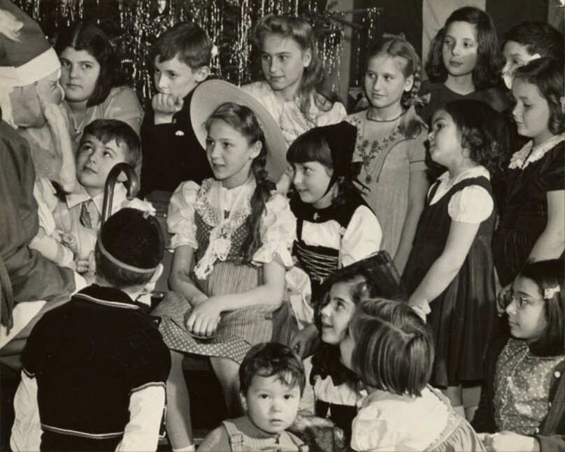 [Swiss American Children Listen To Stories by Santa Claus]