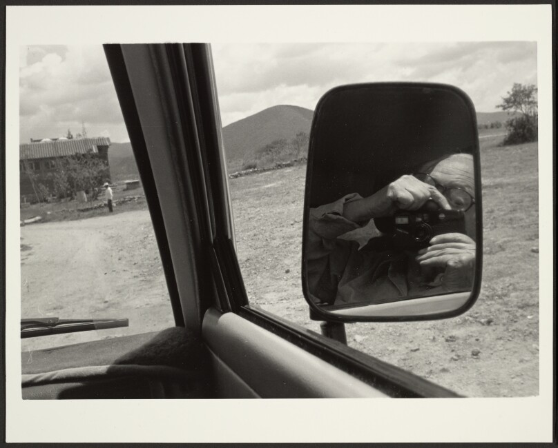 Autoretrato en el retrovisor