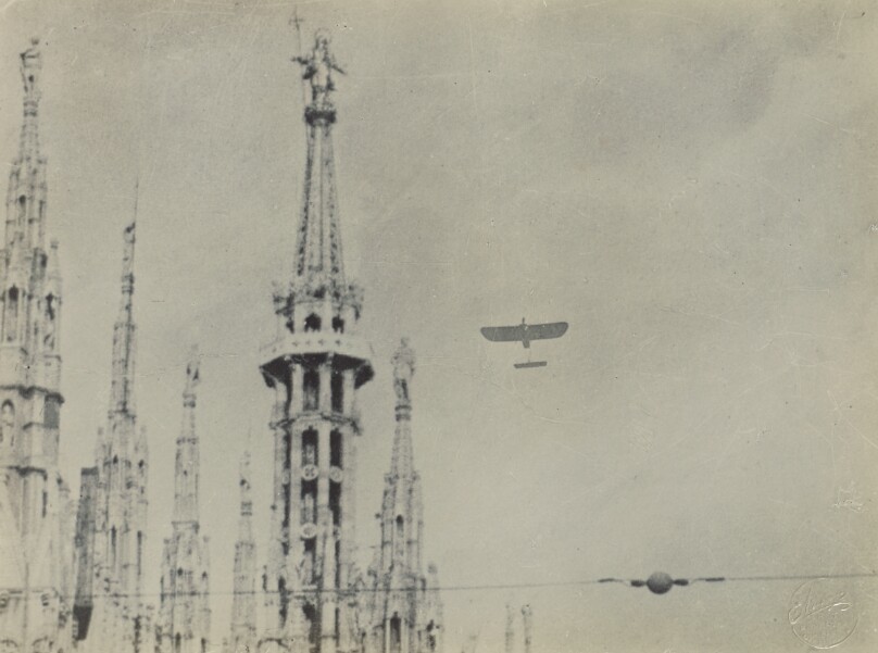 [Airplane and Milan Duomo]