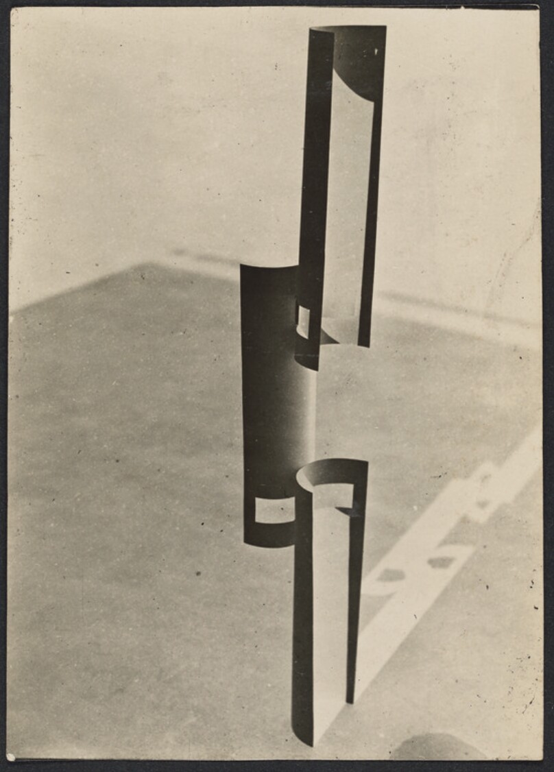 [Papier roulé (Rolled Paper)]