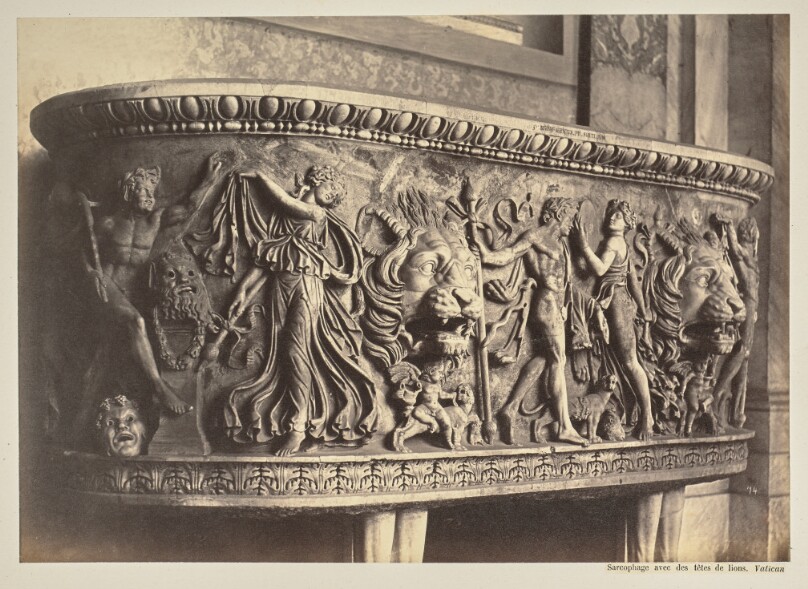 Sarcophage avec des têtes de lions. Vatican