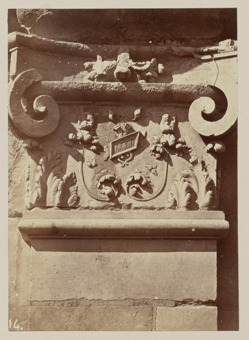 Château de Chambord: Chapiteaux de la façade du levant