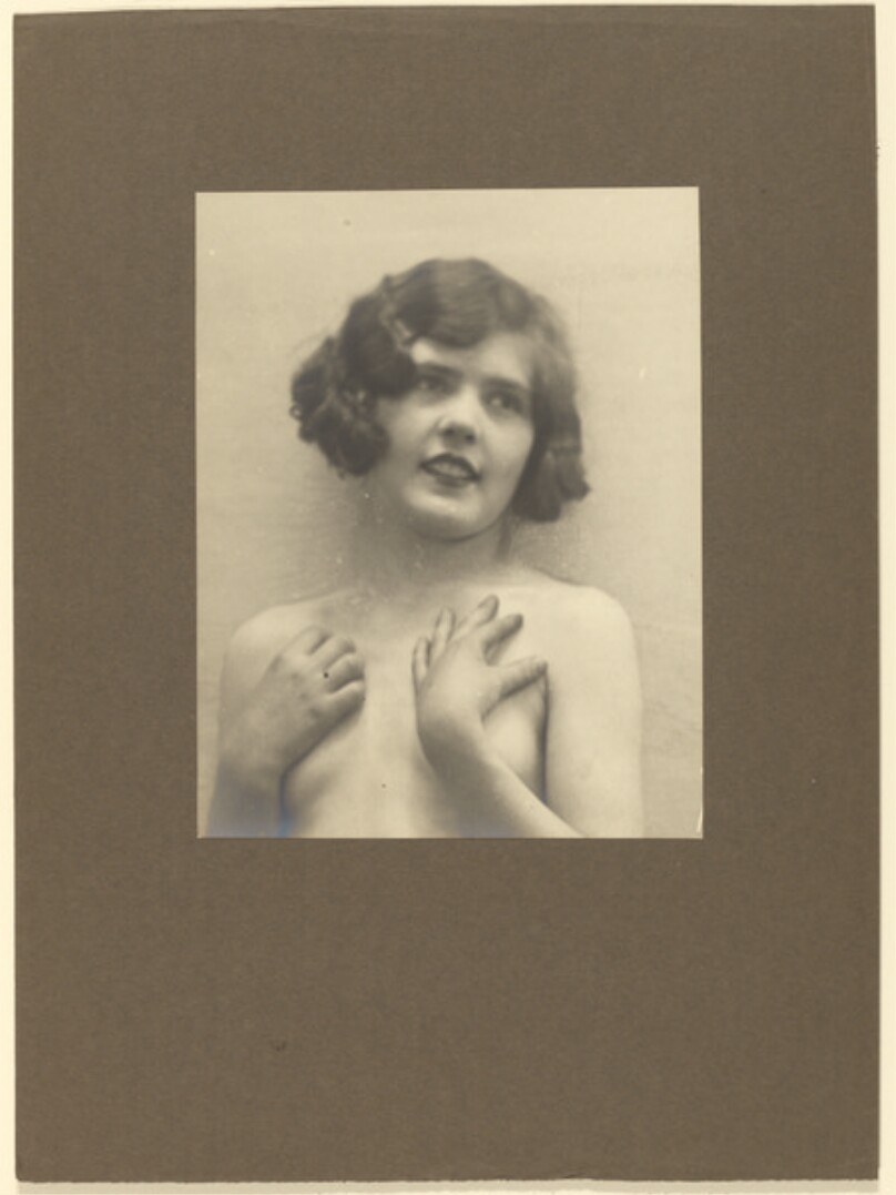 [Female nude]