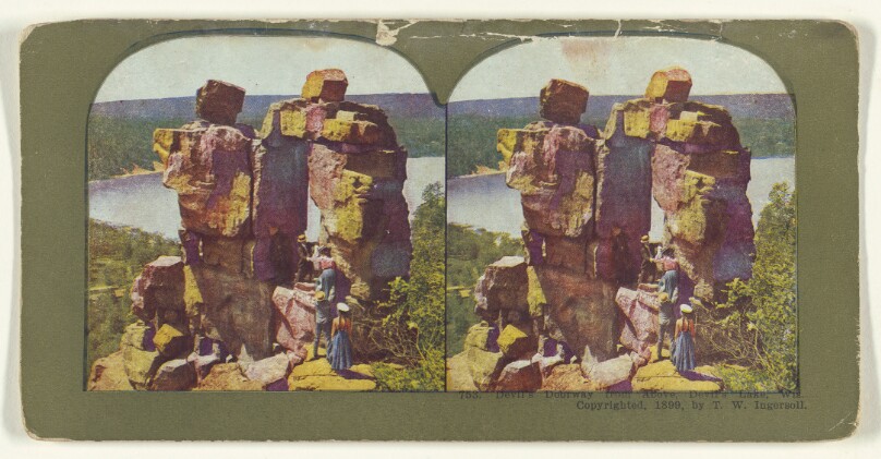 Devil's Doorway from Above, Devil's Lake. Wis.
