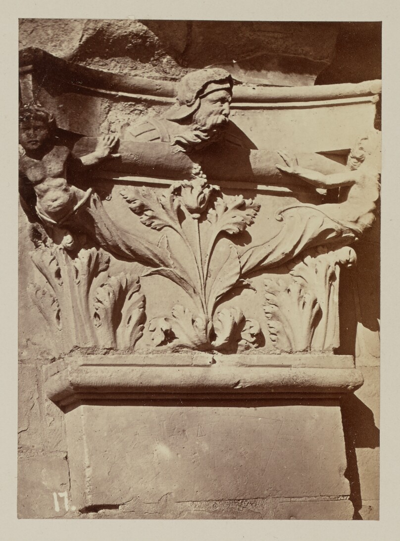 Château de Chambord: Chapiteaux de la façade du levant