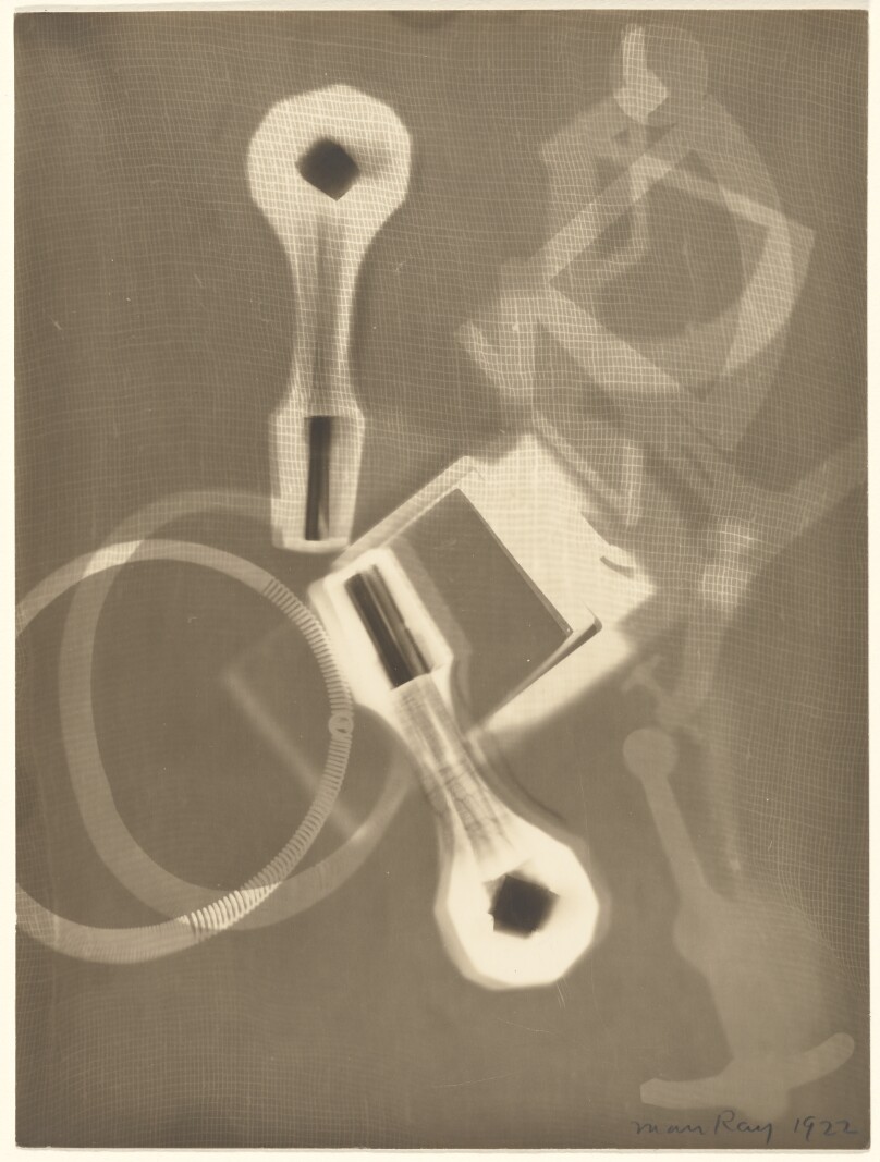 [Gauze with springs and decanter stoppers]