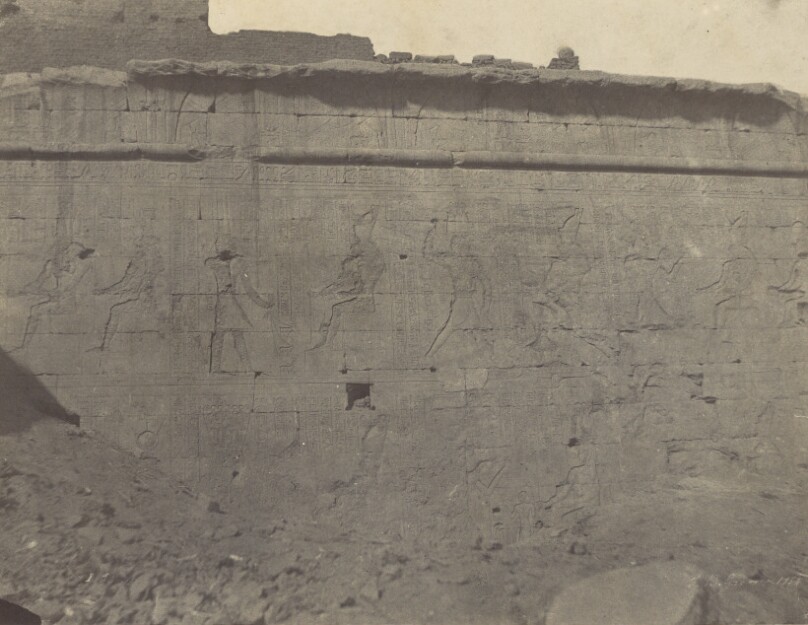 [Edfou, Sculptures et Inscriptions de la Façade Orientale du Mur d'Enceinte]