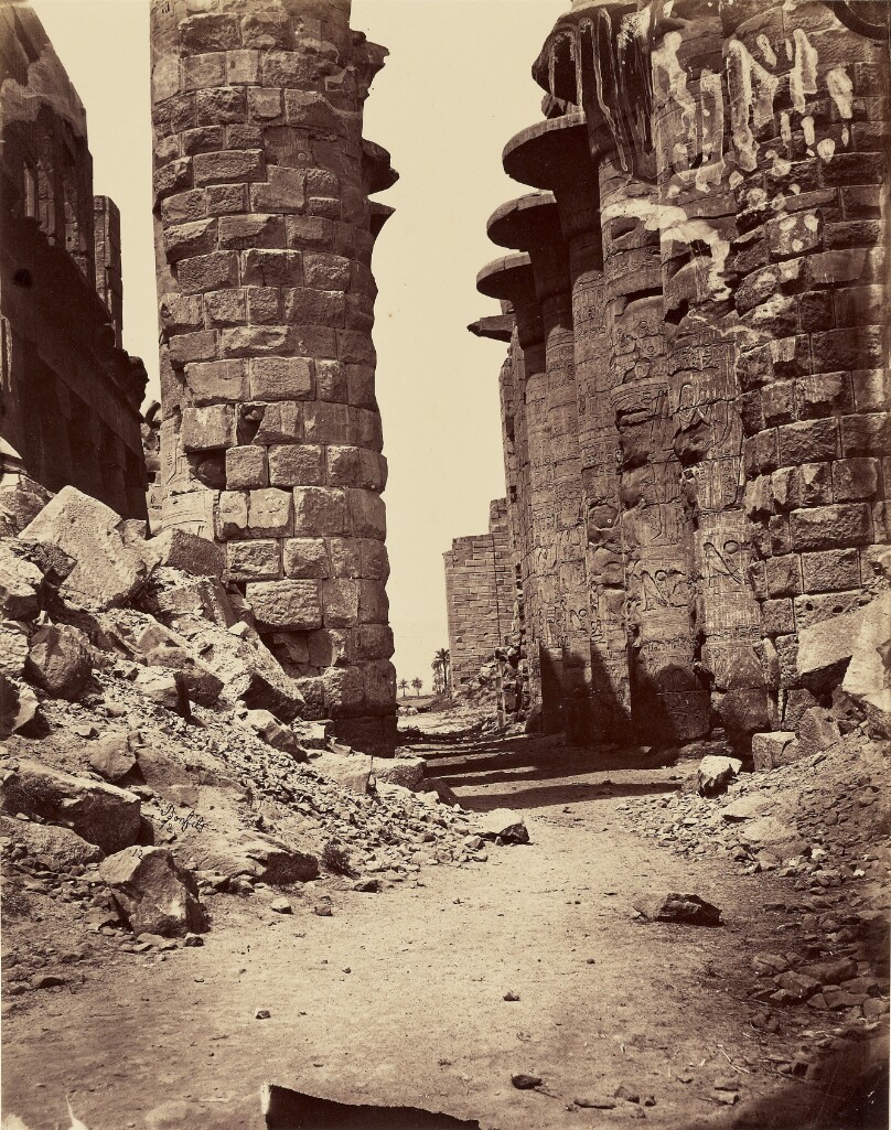 Avenue centrale de la salle hypostyle, prise de l'est (Karnak) - Thebes