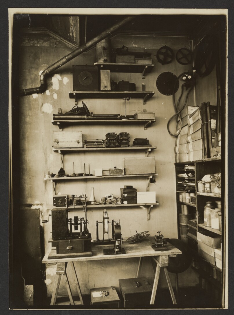[Laboratoire de l' abbé Rousselot au College de France]