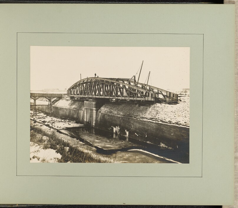 Moore Lane Swing Bridge - Exterior