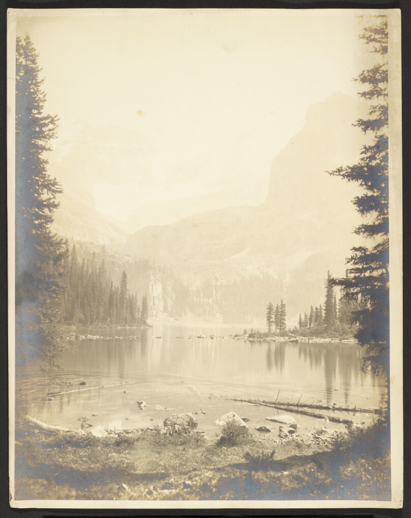 [Lake in Yosemite]