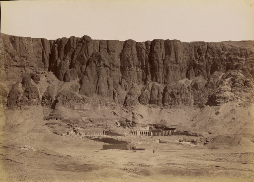 [Dier el Bahri, General View of the Temple of Hatshepsut] / [Der el Bahari, Vue Generale du Temple d'Hotoussou]