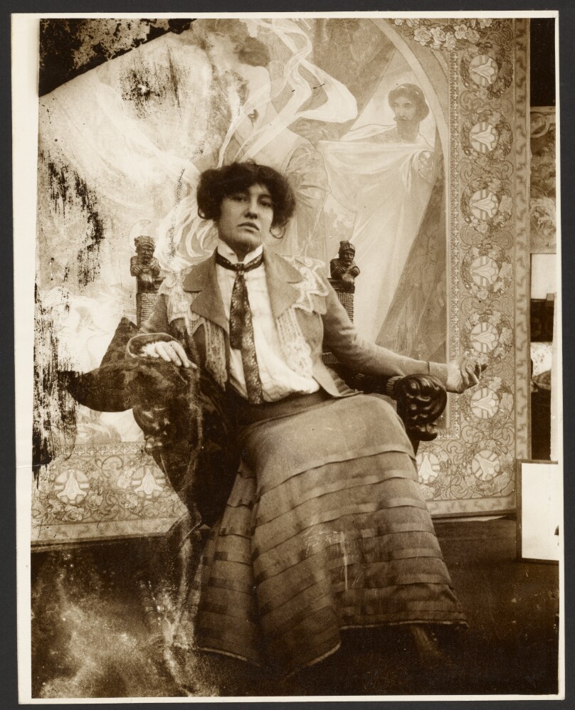 [Female Model for the Cover of the Christmas Issue of the Journal, "Le Gaulois" (December, 1903), Paris]