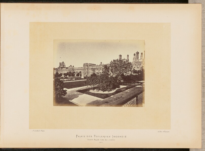 Palais des Tuileries incendié. Grande Façade, côté des Jardins.