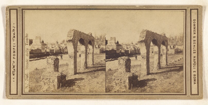 Strada delle Tombe.