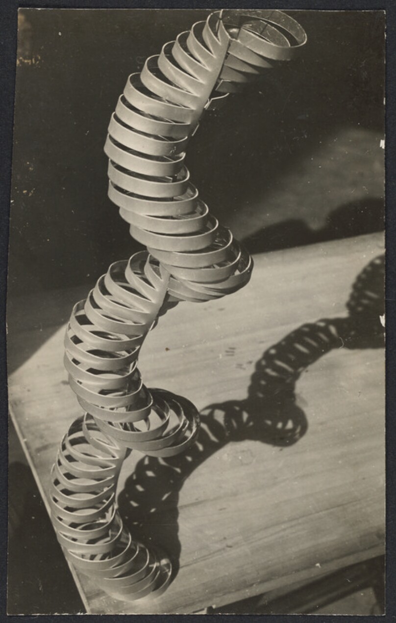 [Feuille de métal (Sheet Metal Sculpture)]