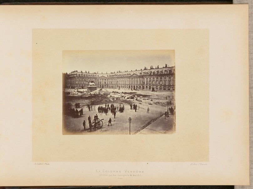 La Colonne Vendôme abattue par les insurgés le 16 mai 1871.