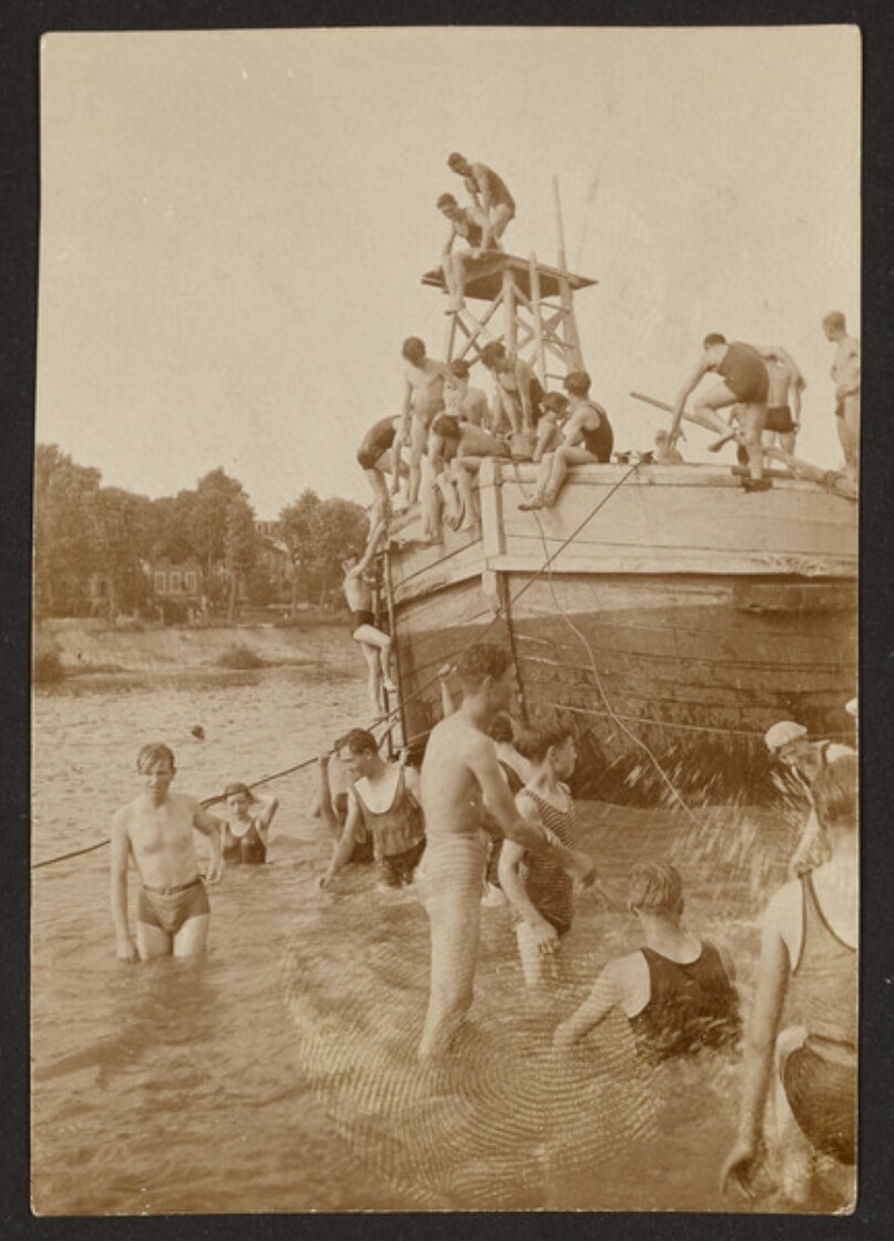 [Bathing in the Seine]