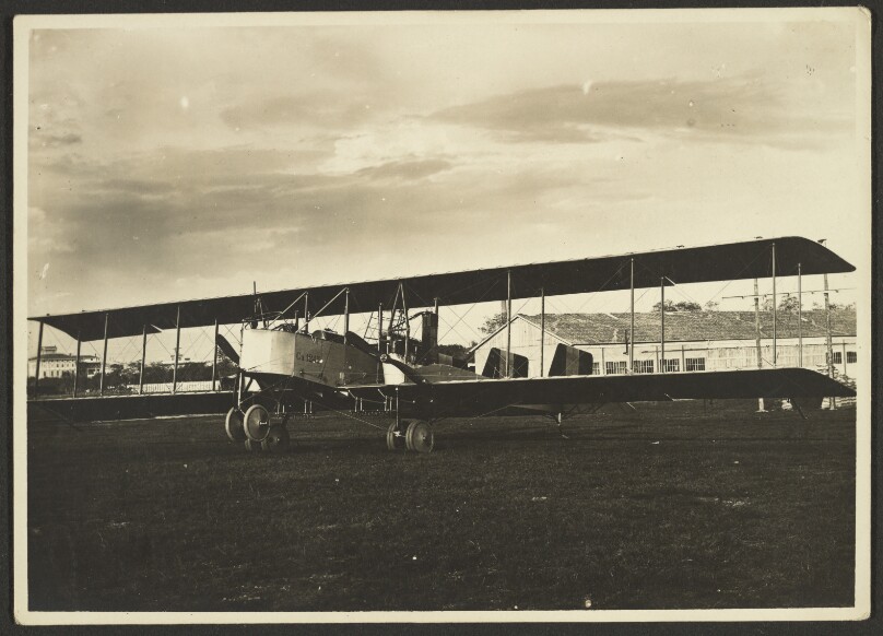[Airplane]