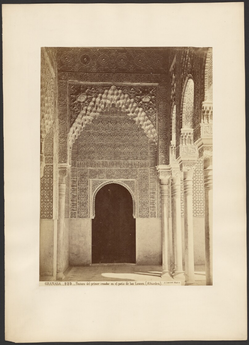 [Facade of the first temple in the Court of the Lions, Alhambra (Testero del priner cenador en el patio de los Leones, Alhambra)