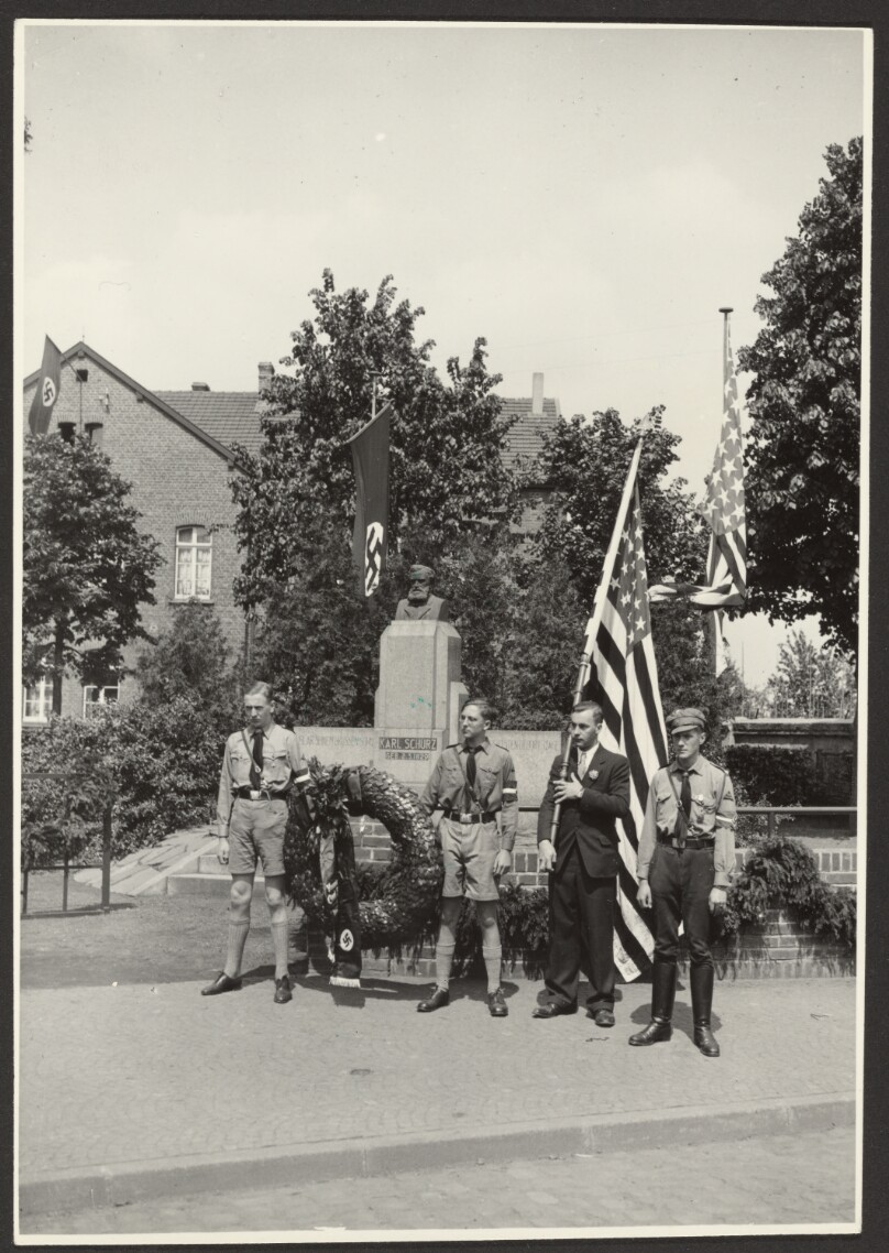 HJ ehrt Karl Schurz - Kranzniederlegung am Denkmal