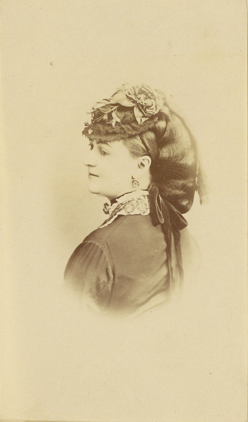 [Portrait of a lady]