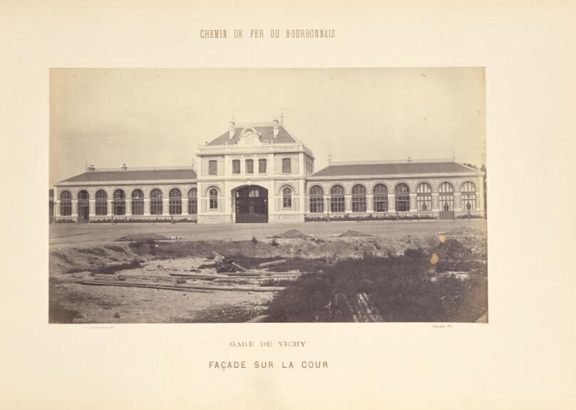 Gare de Vichy, Façade sur La Cour