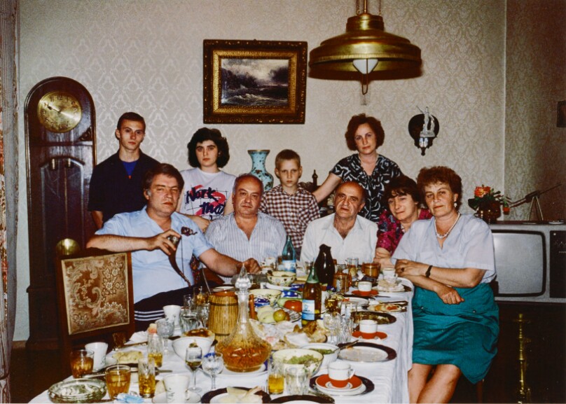 13/7/1991 Tbilisi, Georgian SSR. Family and friends of Karlo Bagdinov, 55 years old, an Armenian (center, front row).