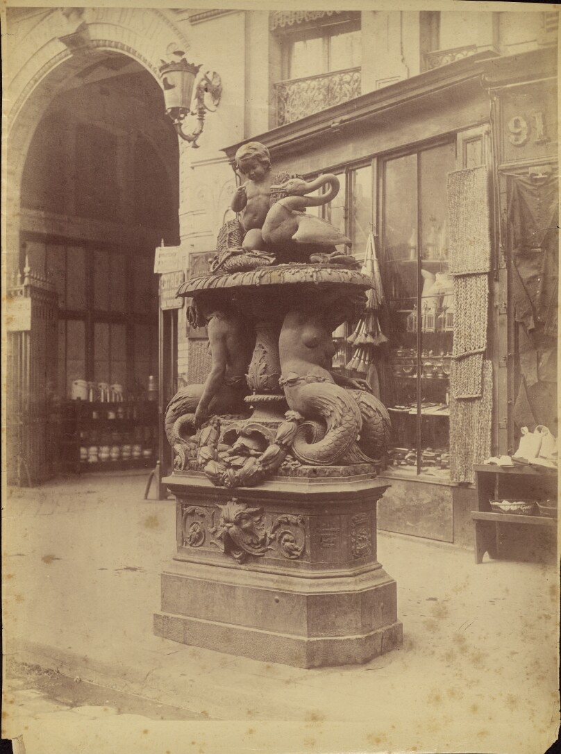 [Fontaine de la rue Faubourg-Saint-Martin (1848), modèle avec naïades] / [Fountain near the Passage du Denise]
