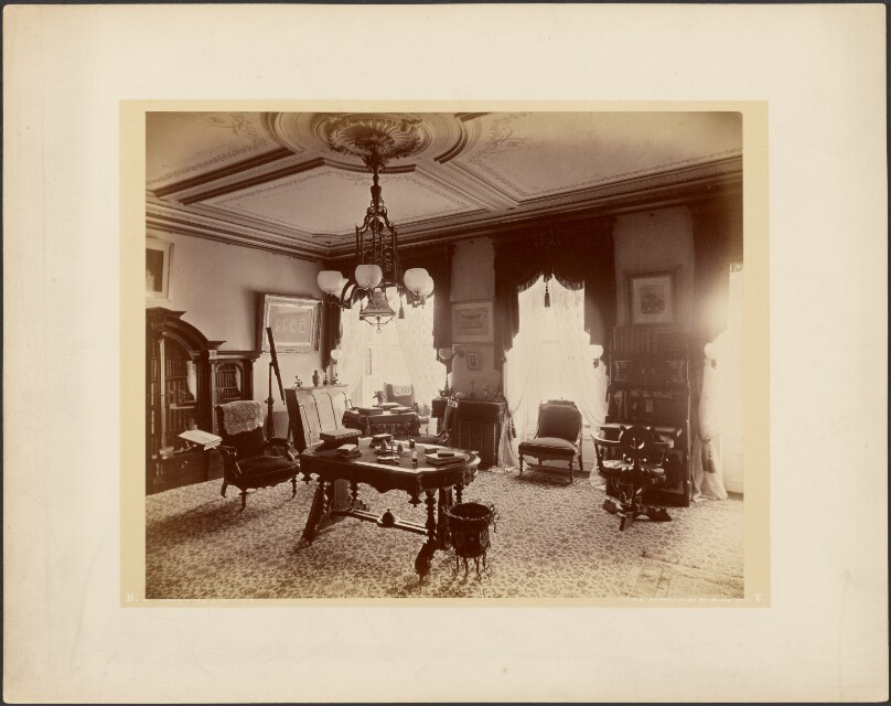 [Sitting room]