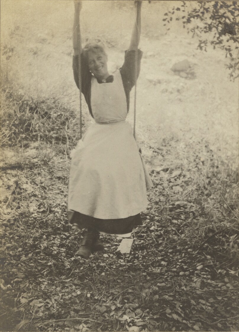Gretchen [Flora on a swing]