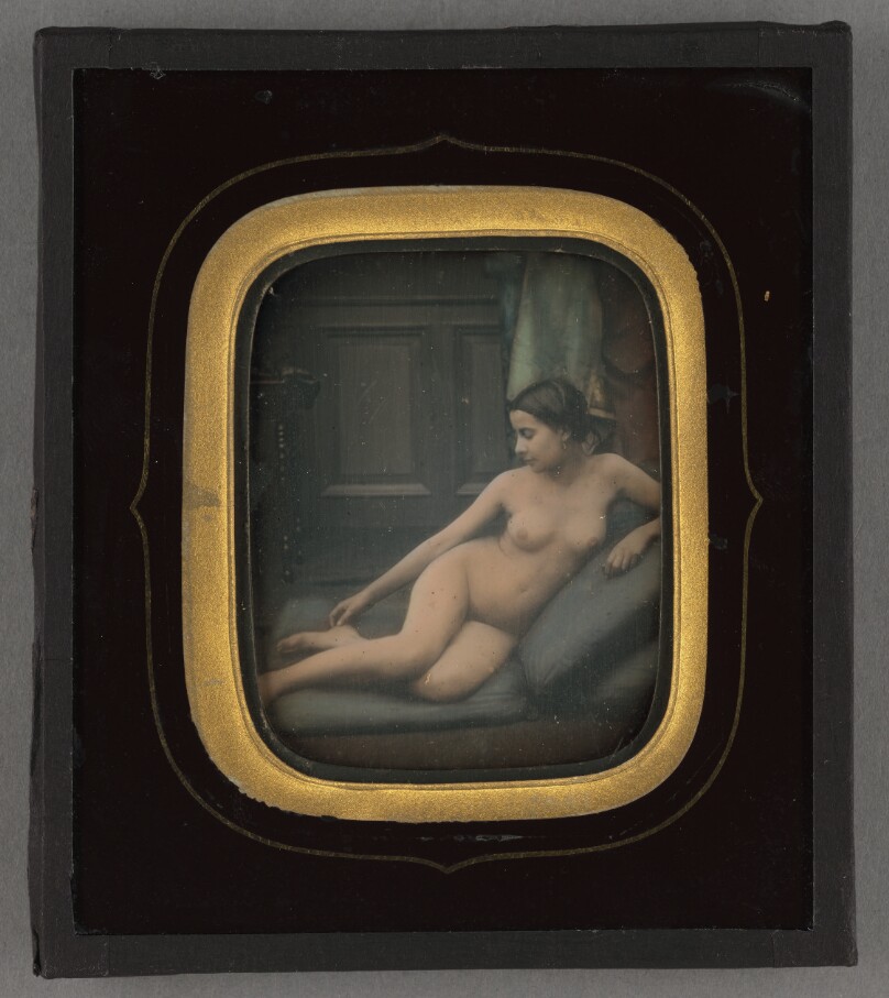 [Female nude reclining]