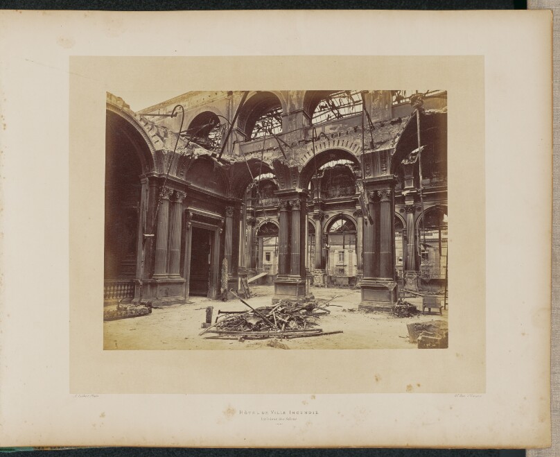 Hôtel de Ville incendié. Entrée des Salons.