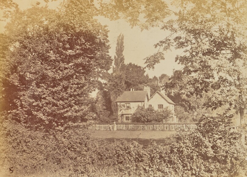 [Country House]