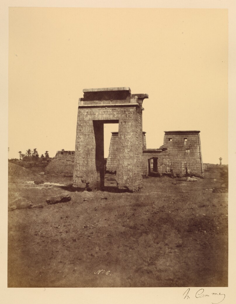 Propylone précédant le temple de Kons