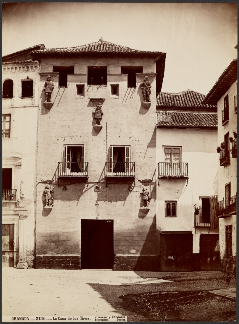 [House of the los Tiros. (La casa de los Tiros)]