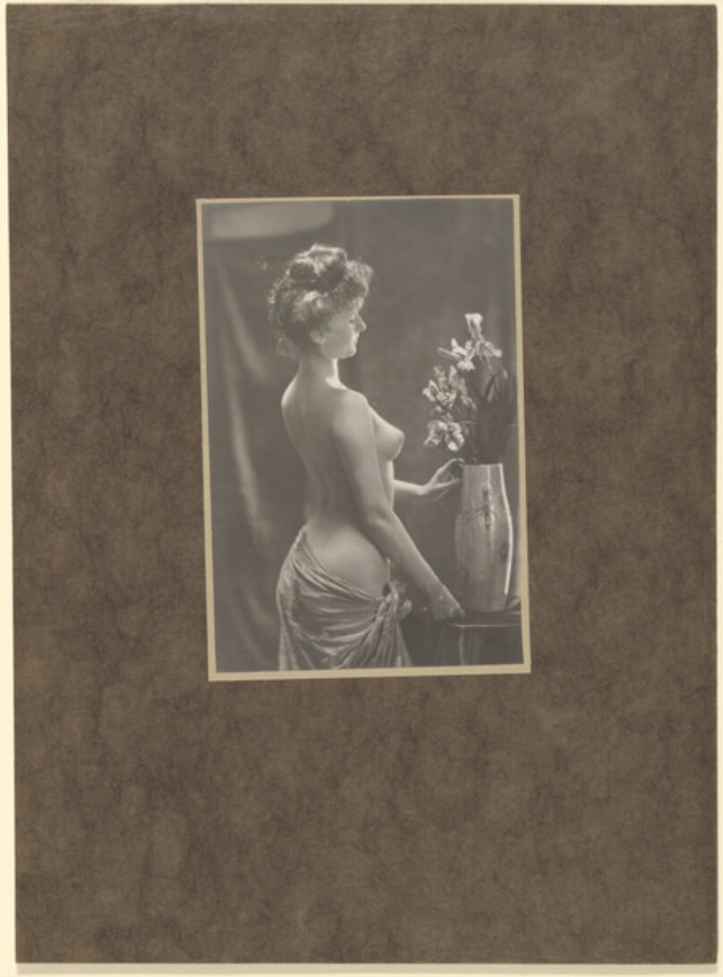 [Female nude with vase]