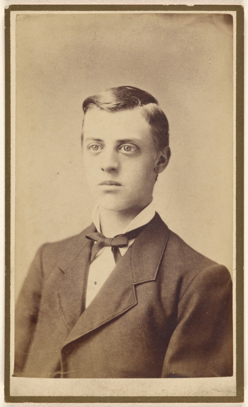 [Bust portrait of an unidentified man]