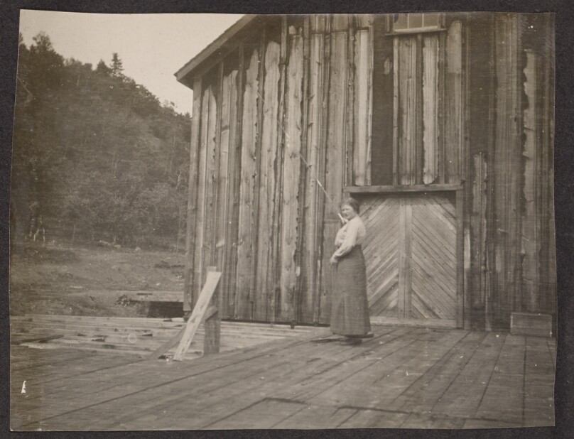 [Woman in front of a barn]
