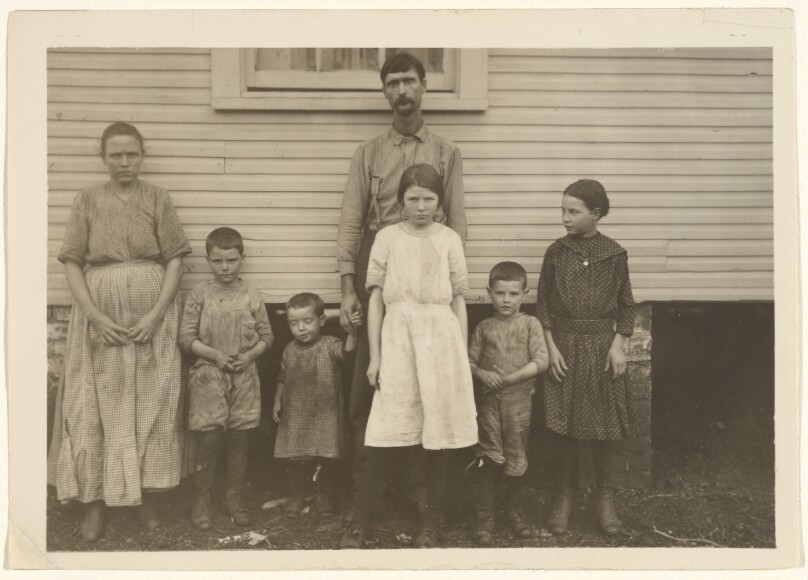 [Gracie Clark, Spinner, With Her Family, Hunstville, Alabama]