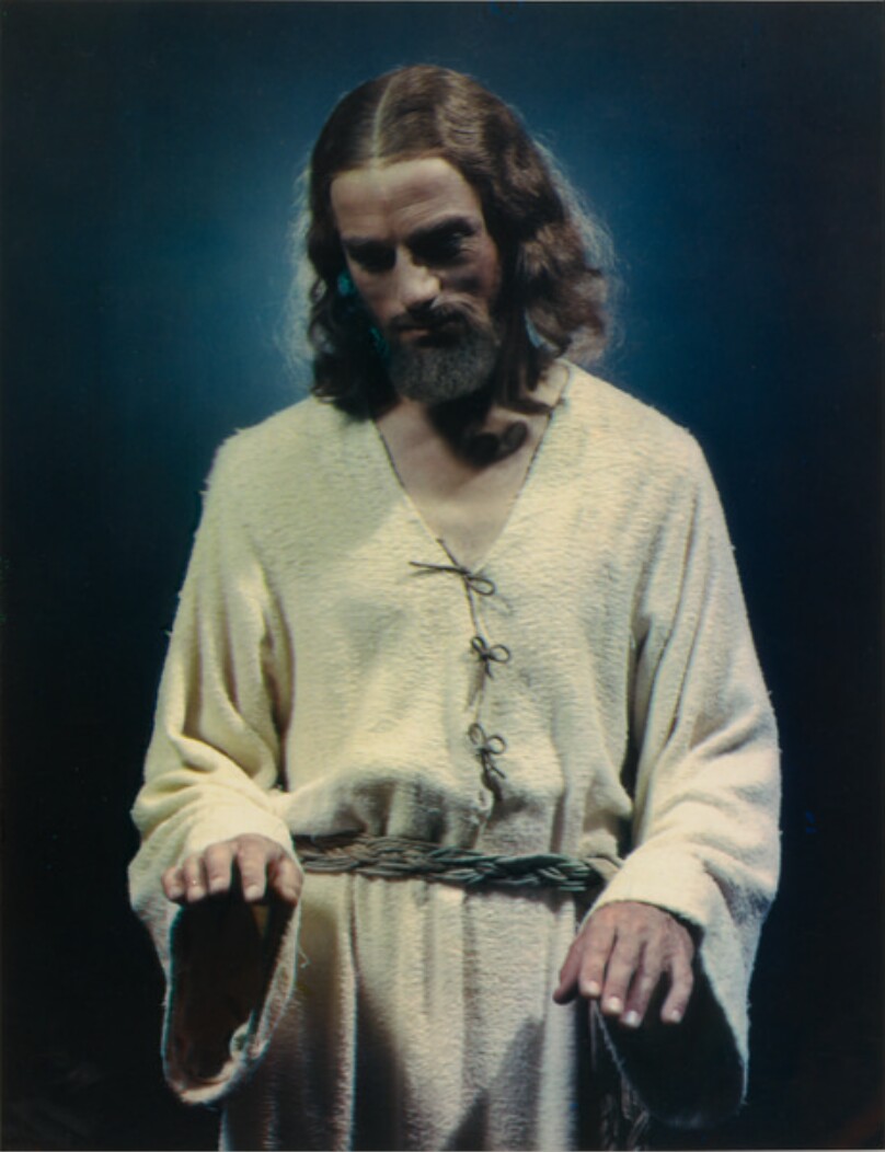 [Robert Le Vigan as Jesus]