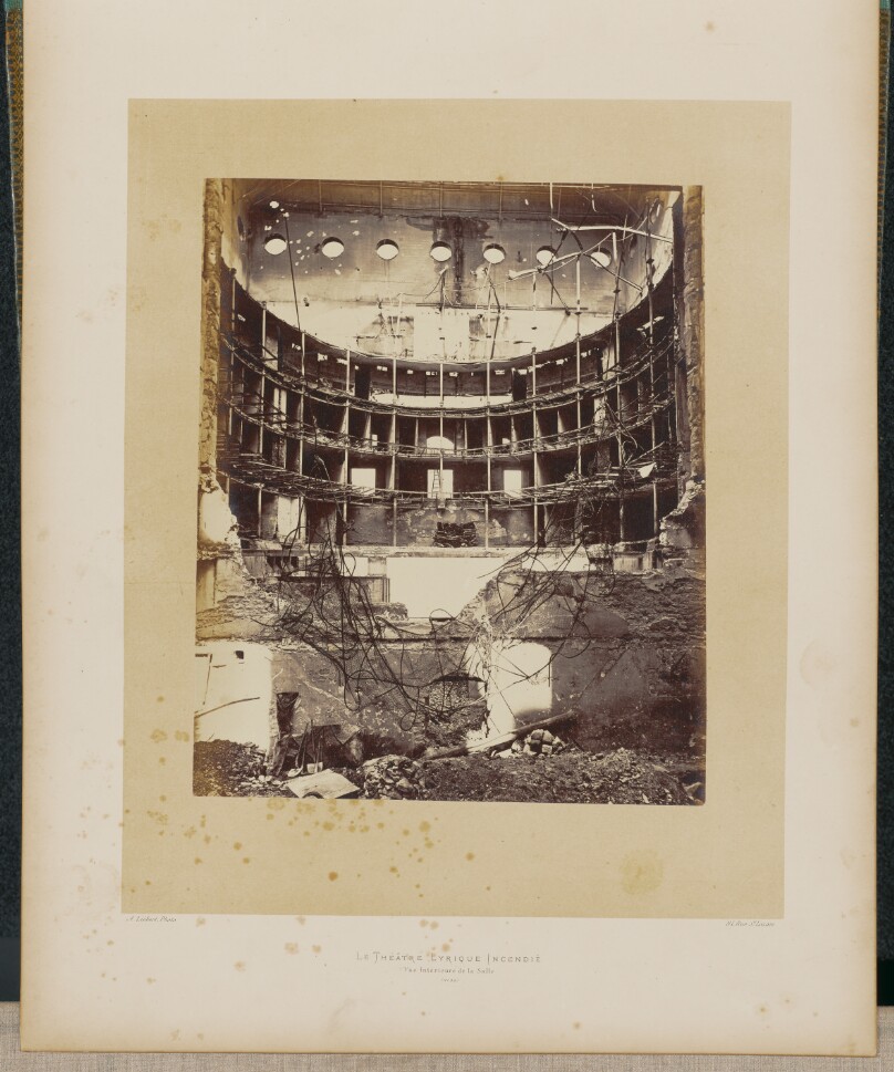 Le Théâtre Lyrique incendié. Vue intérieure de la Salle.