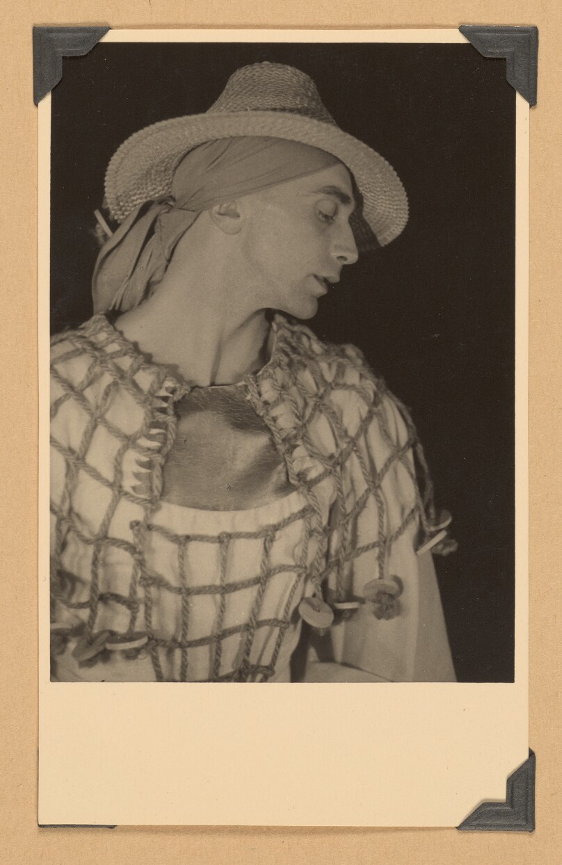 [Harald Kreutzberg in costume]