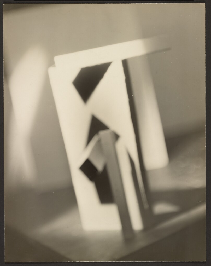 [Cut-paper Abstraction]